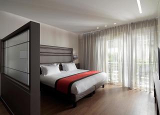 Holiday Suites - 8