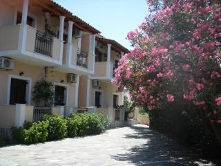 Antonio Studios - Alikanas - 2