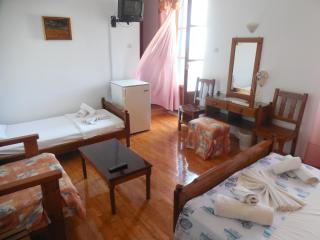 Adonis Rooms - Skopelos Town - 4