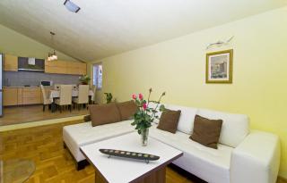 Apartment Mihanovic only for family with children - Žrnovnica - 8