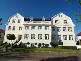 Hotel Esplanade Garni - Kühlungsborn - 0