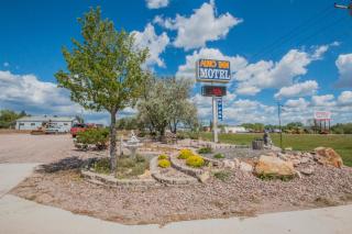 Auto Inn Motel & RV Park - Newcastle - 0