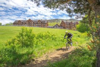 Burke Mountain Hotel and Conference Center - East Burke - 4