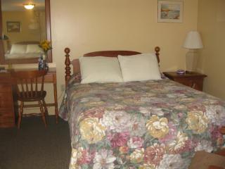 Picket Fence Motel - 4