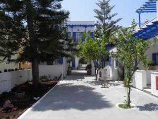 Levante Beach Hotel - Kamari - 4