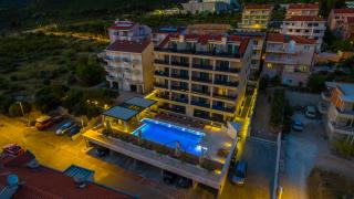 Luxury Aparthotel - 8