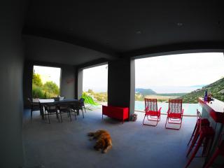 Red Grey Sea View Villa - Schinias - 2