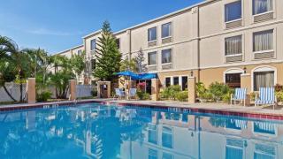 Best Western Plus Bradenton Hotel & Suites - 8