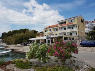 Apartments Antonio - Tisno - 3