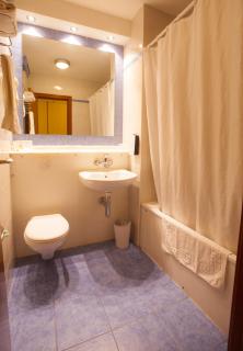 Travelodge Alicante Puerto - Alicante - 6