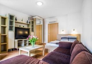 Lovely Corvin Apartment - Budapest - 7
