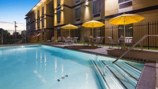 Best Western Plus Regency Park - Walker - 6