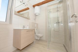 Lucy in Centre Apartment - 6