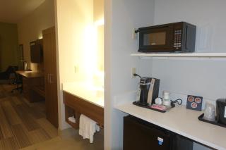 Holiday Inn Express & Suites Brentwood - 8
