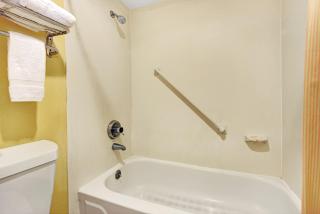 Super 8 by Wyndham Nashville Near Downtown / I-40 - Nashville - 2