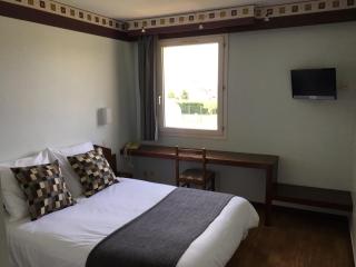 Hôtel Le Dauphin - Saint-Denis-de lʼHôtel - 9