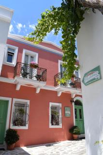 Madalena's Family Rooms - Tinos Town - 0