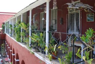 Charming Old World Apartment - Bridgetown - 8