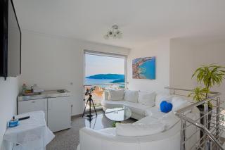 Montelux Apartments - 3