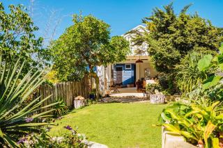 The Blue Beach House - 5