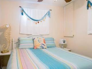 Beach Cottage with heated pool just off Siesta Key - 8