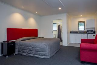 Cork And Keg - Renwick - 3