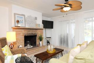 Fantastic Island House 1 mile to the beach with heated pool - 7