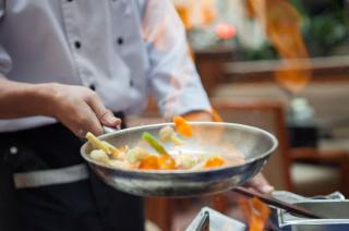 Surabaya Suites Hotel Powered by Archipelago - 4