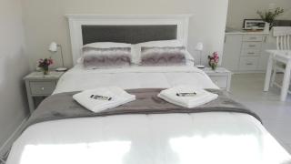 Two Vines Romantic Guest Studio - 8