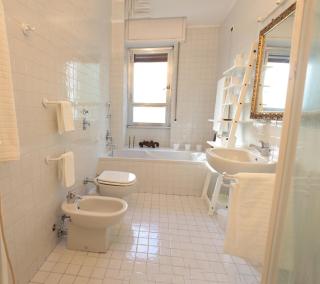 Luminous stylish quiet 150m2, Tre Torri - Milan - 3