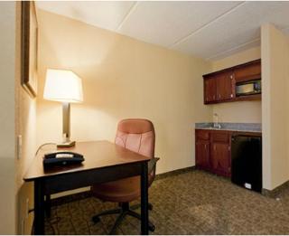 Holiday Inn Express Hotel & Suites Dallas Fort Worth Airport South by IHG - Irving - 8