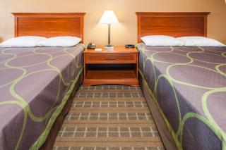 Super 8 by Wyndham Clinton - Clinton - 2