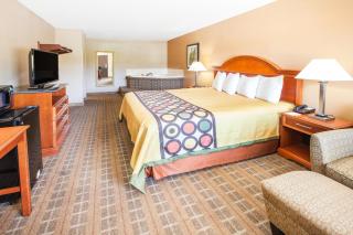 Super 8 by Wyndham Clinton - Clinton - 1