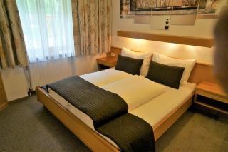 Gästehaus Almrausch, Ferienanlage mit Pool - 3