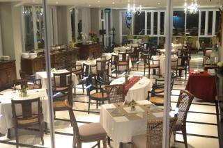 La Lisa Hotel Surabaya - Surabaya - 1
