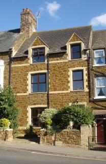 Honeycomb House Apartments - 0