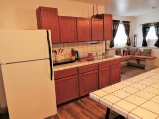 NEW CHARMING 2 BEDROOMS UNIT CLOSE TO EVERYTHING - Oakhurst - 2
