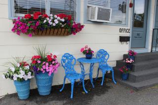 Town & Beach Motel - 2