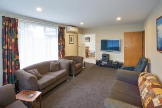 Accommodation Fiordland -The Three Bedroom House at 226A Milford Road - Te Anau - 5