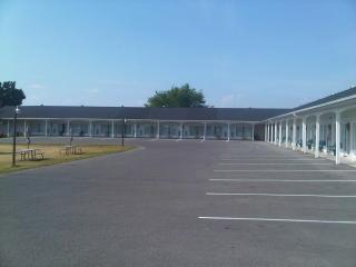 Embassy Motel - 7
