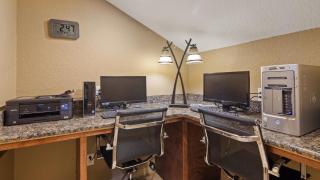 Best Western Plus Victoria Inn & Suites - Victoria - 5