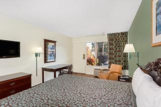 Travelodge by Wyndham Fort Myers North - North Fort Myers - 3