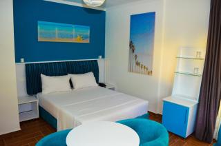 Hotel Monaco & Garden - Golem - 2