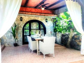 Holiday House Little Precious by El-Pi Tours - 0