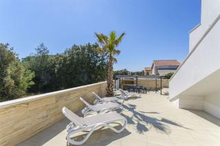 Apartments Villa V - Vir - 2