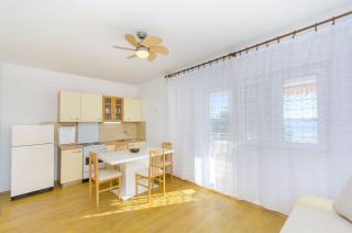 Apartments Ana - Vinišće - 3