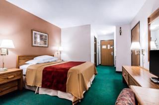 Rodeway Inn - 1