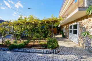 Apartments Daria - Selce - 1