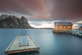 The Famous Yellow House - Reine - 6