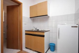 Studio Dugi Rat 7481d - 7